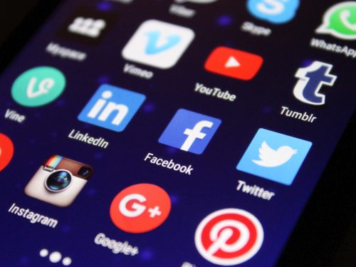 apps-blur-button-267350 Redes sociales para empresas